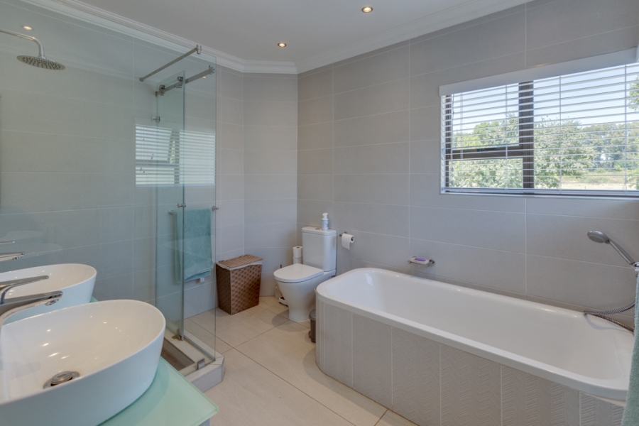 5 Bedroom Property for Sale in Club Milos Estate Free State